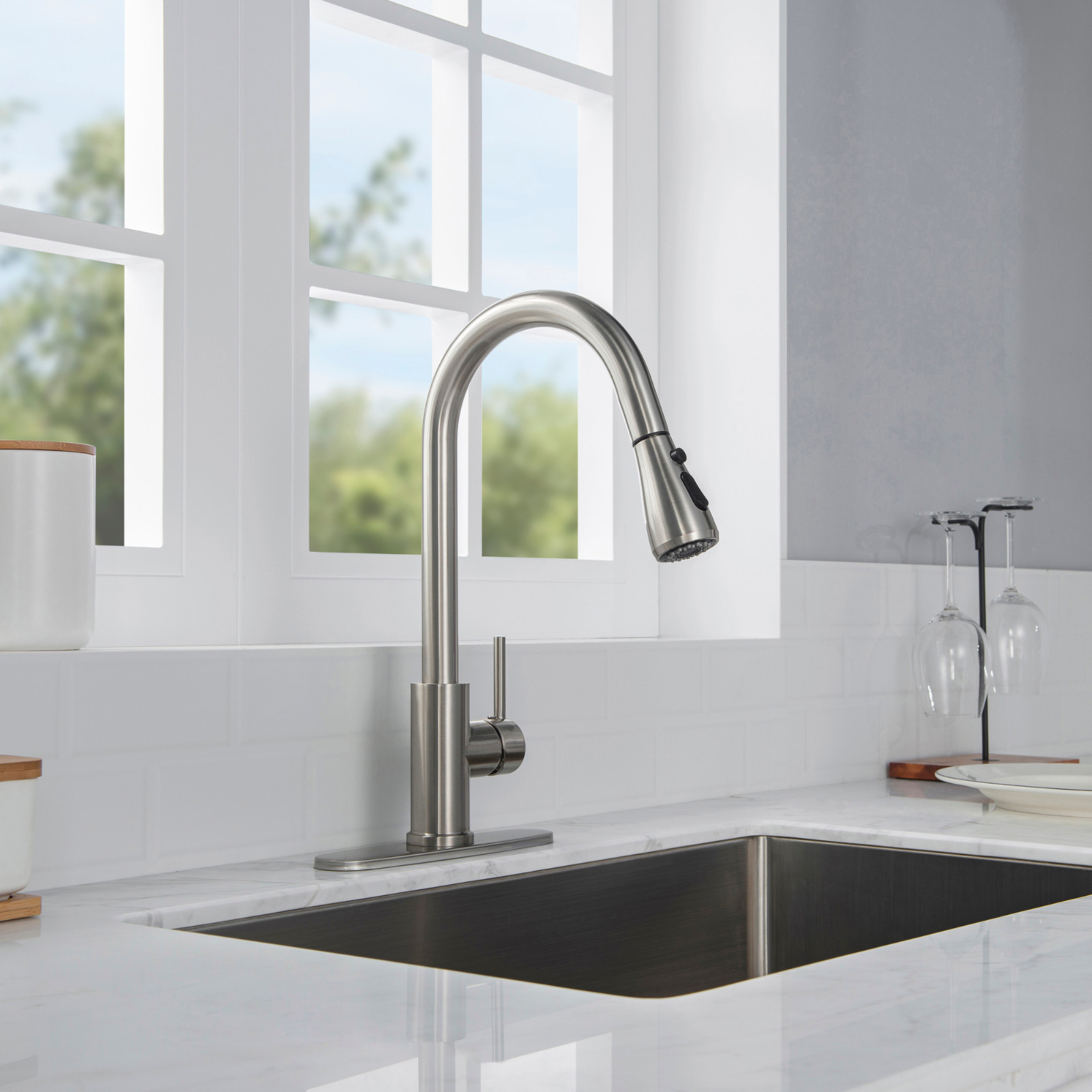  WOODBRIDGE WK090801BN Stainless Steel Single Handle Pull Down Kitchen Faucet in Brushed Nickel Finish._9388