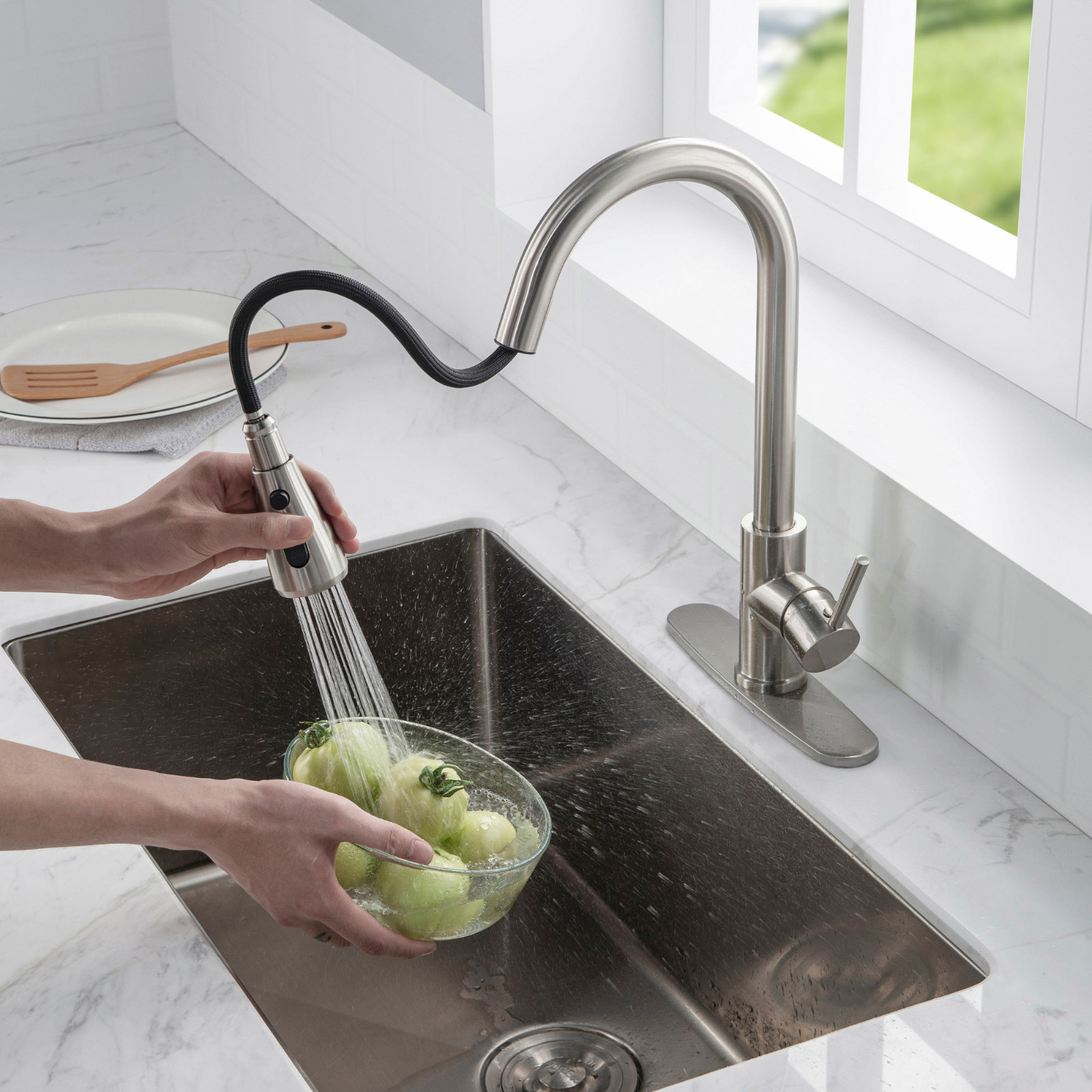  WOODBRIDGE WK090801BN Stainless Steel Single Handle Pull Down Kitchen Faucet in Brushed Nickel Finish._9392
