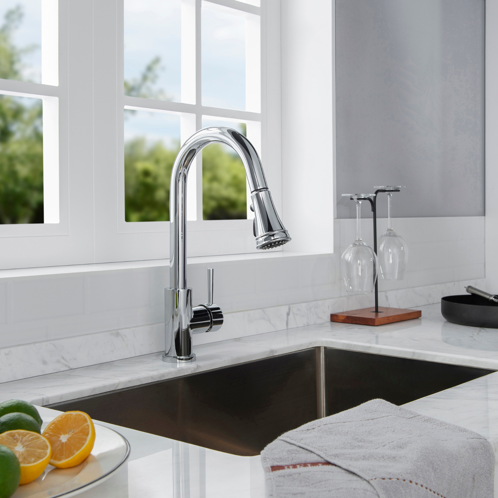  WOODBRIDGE WK090801CH Stainless Steel Single Handle Pull Down Kitchen Faucet in Chrome Finish._9398
