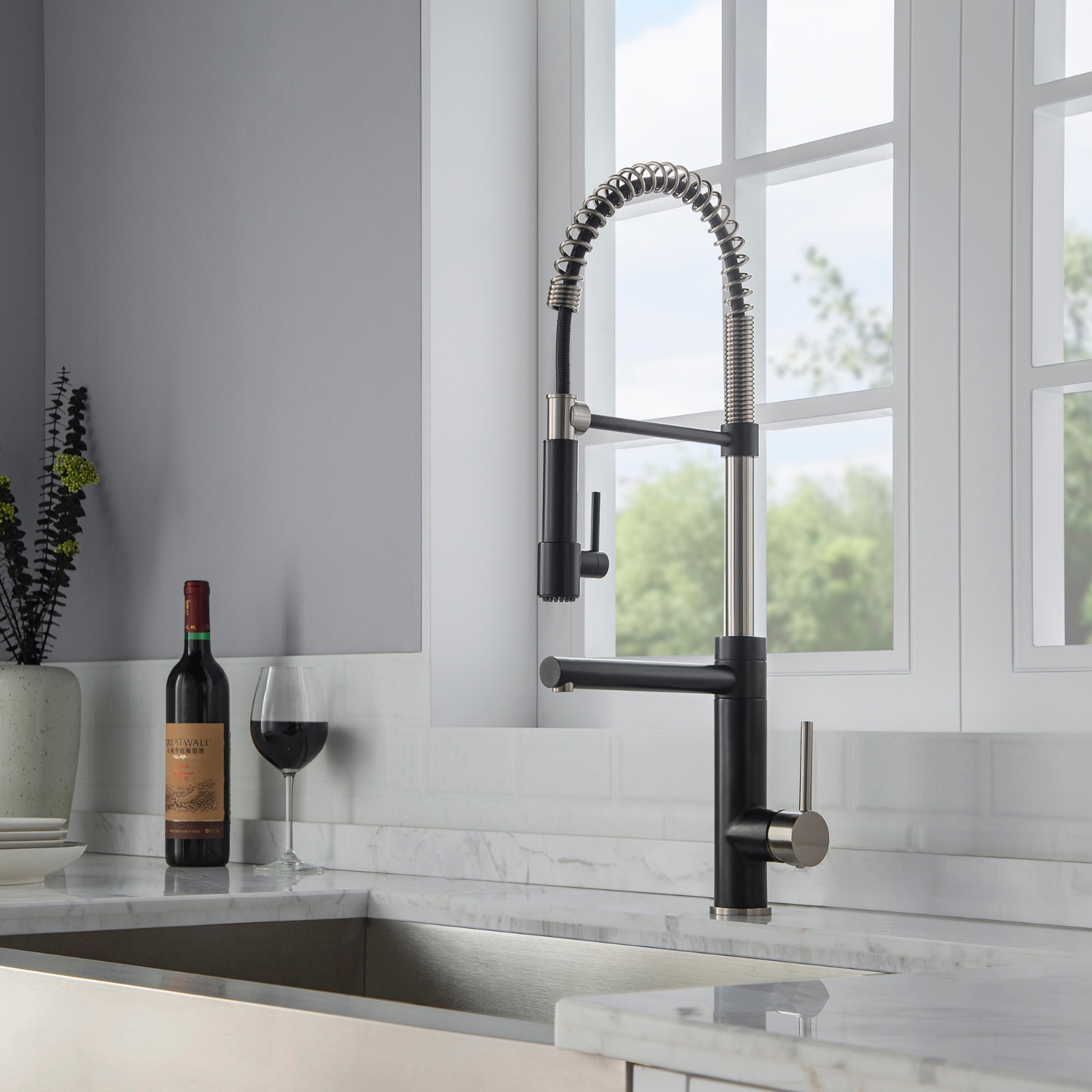  WOODBRIDGE WK060501BL Stainless Steel Single Handle Pre-Rinse Pull Down Kitchen Faucet and Pot Filler in Matte Black Finish._5032