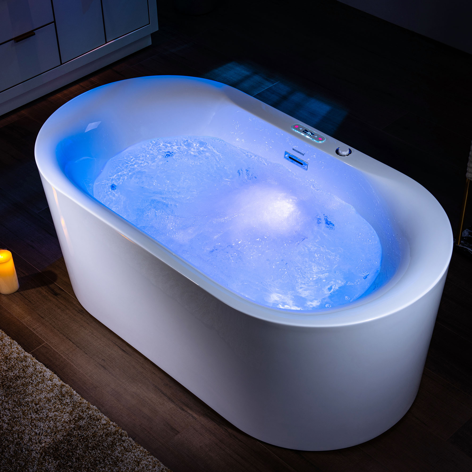  WOODBRIDGE 59 X 31 1 2 Whirlpool Water Jetted And Air Bubble 