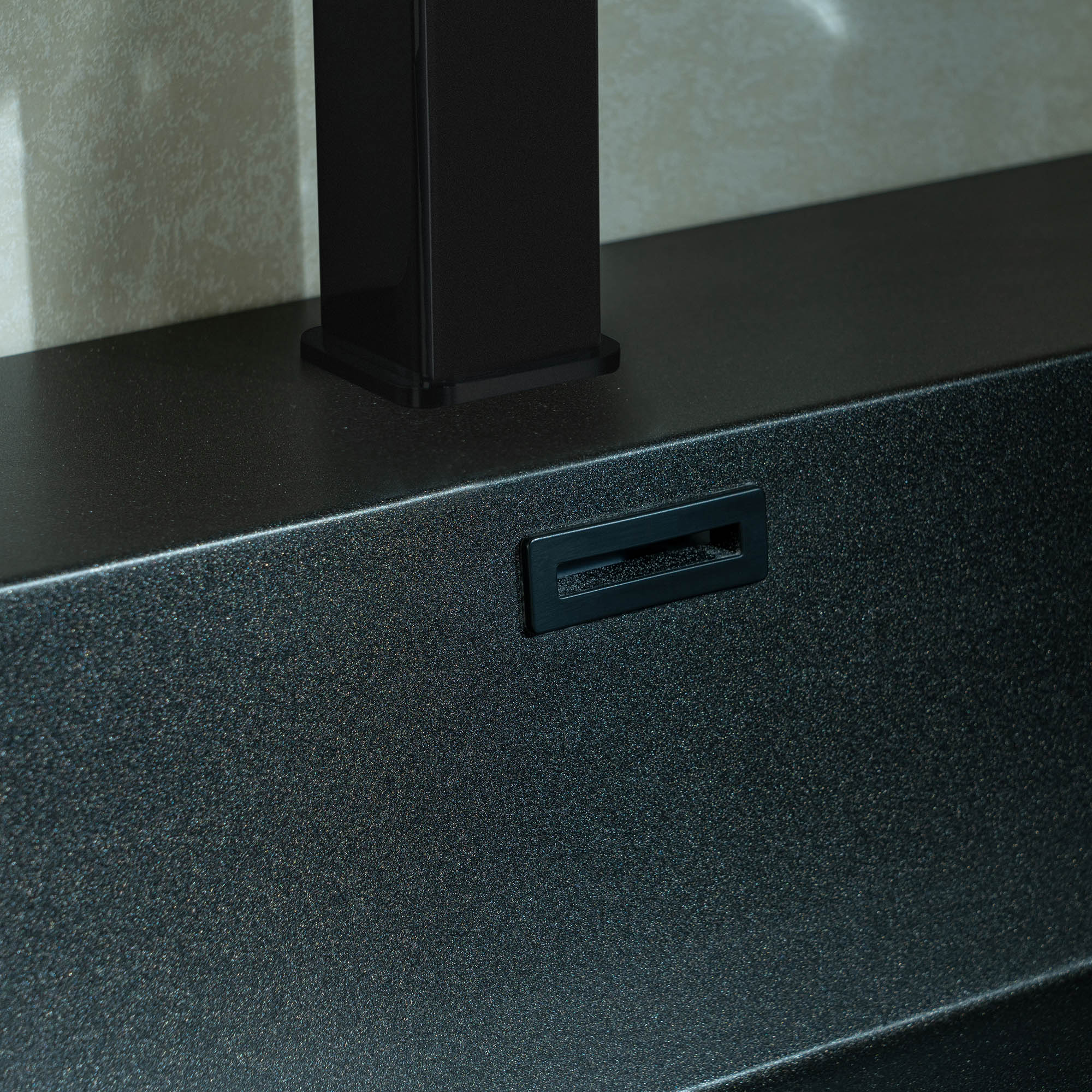  WOODBRIDGE 47-1/4 in. W x 19-5/8 in. D Wall Mounted Floating Multi-layer Engineering Wood Bathroom Vanity with Premium Black Sintered Stone Vanity Top_24010