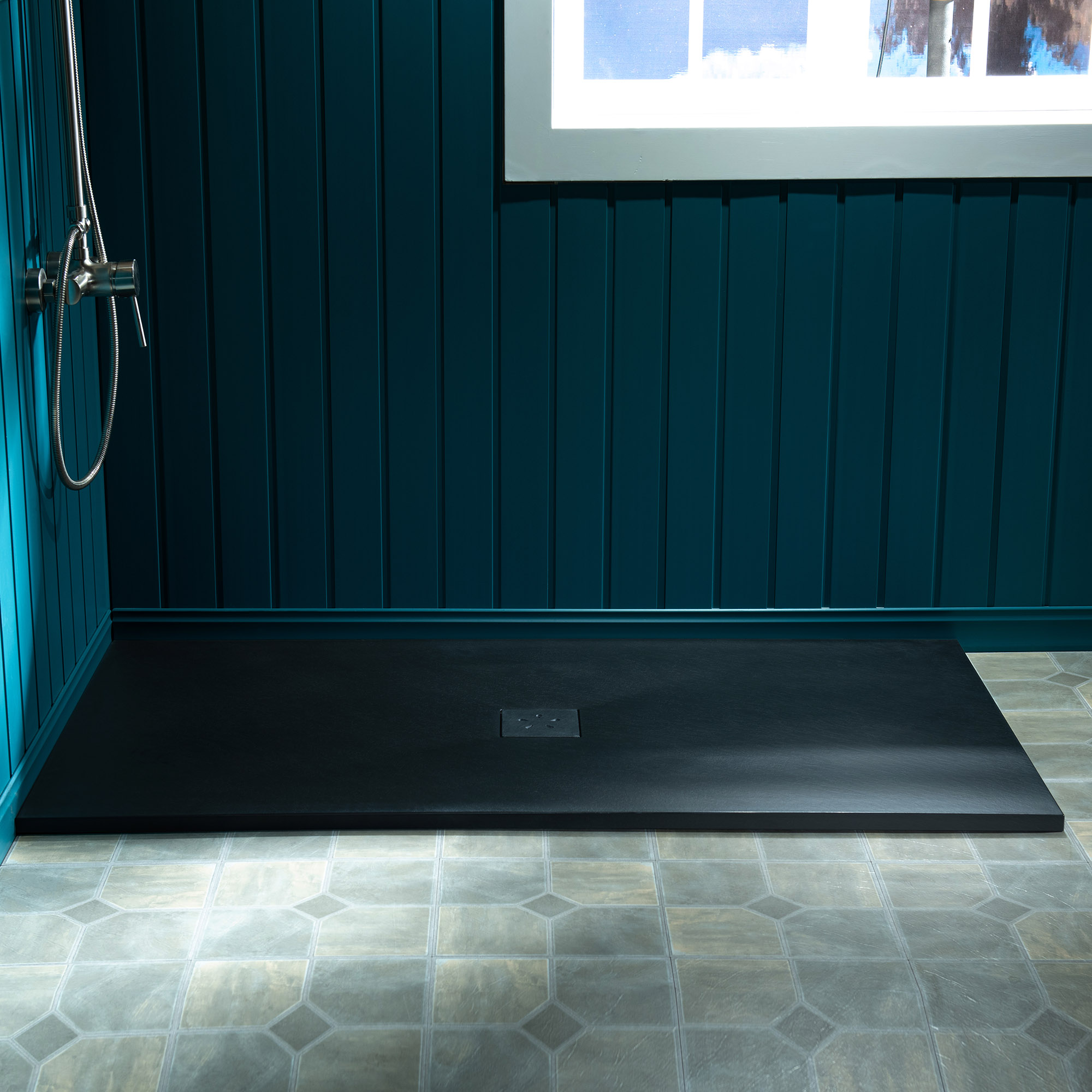  WOODBRIDGE 60-in L x 32-in W Zero-Threshold End-Drain Shower Base with Center Drain Placement, Matching Decorative Drain Plate and Tile Flange, Wheel Chair Access, Low Profile, Black_25426