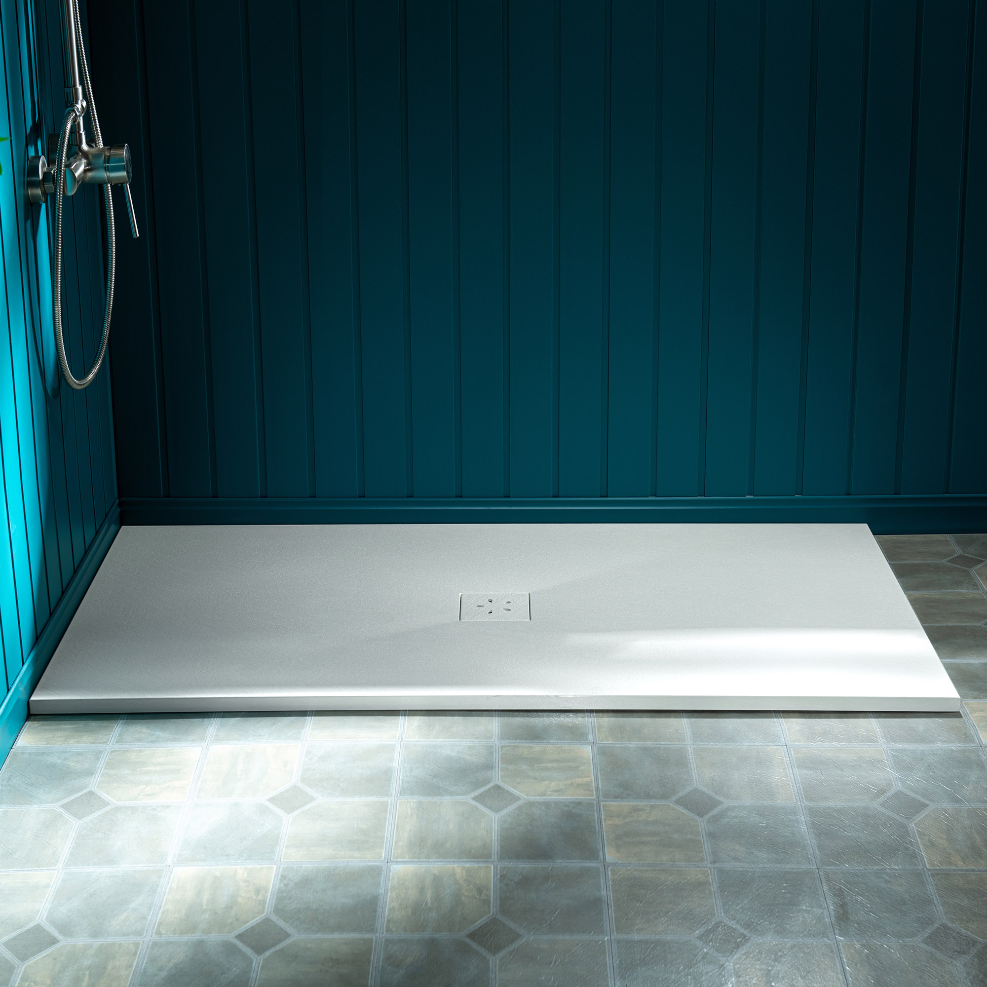  WOODBRIDGE 47.75-in L x 32-in W Zero-Threshold End-Drain Shower Base with Center Drain Placement, Matching Decorative Drain Plate and Tile Flange, Wheel Chair Access, Low Profile, White_25462